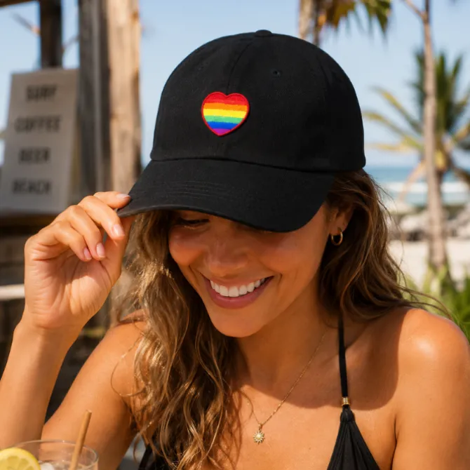 Cap zwart regenboog hartje