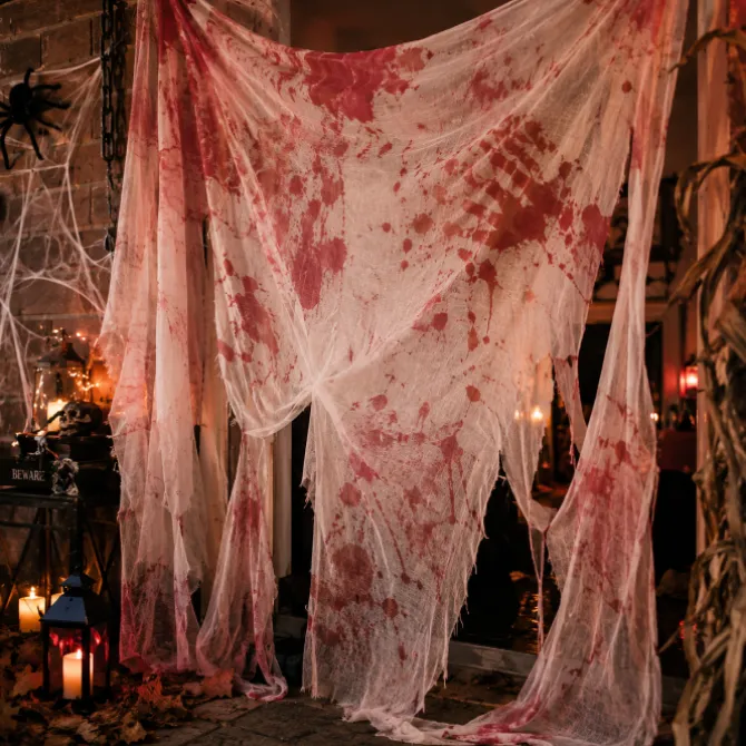 Griezelstof Halloween bloederig rood/wit 40 x 350cm